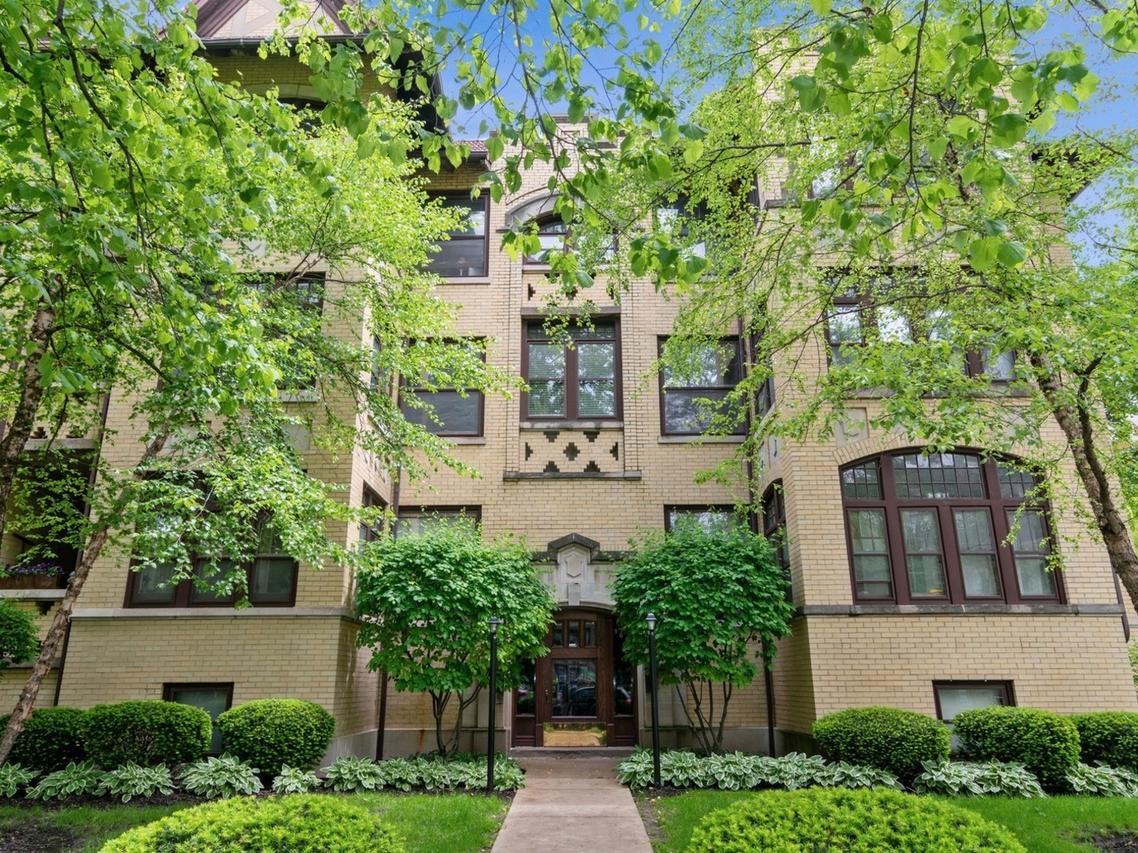 300 N Oak Park Ave. #1, Oak Park, IL 60302