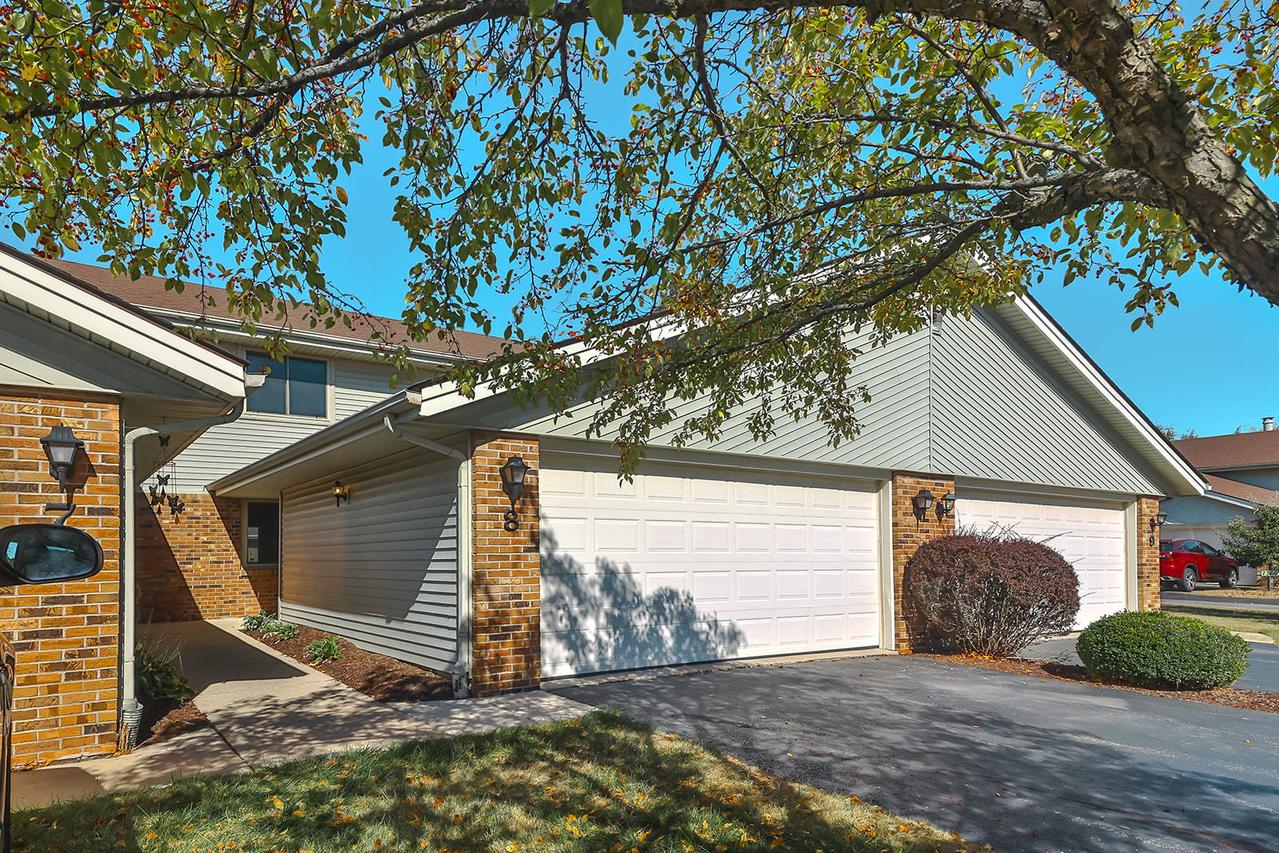 7352 Colosseum Dr. #8, Rockford, IL 61107