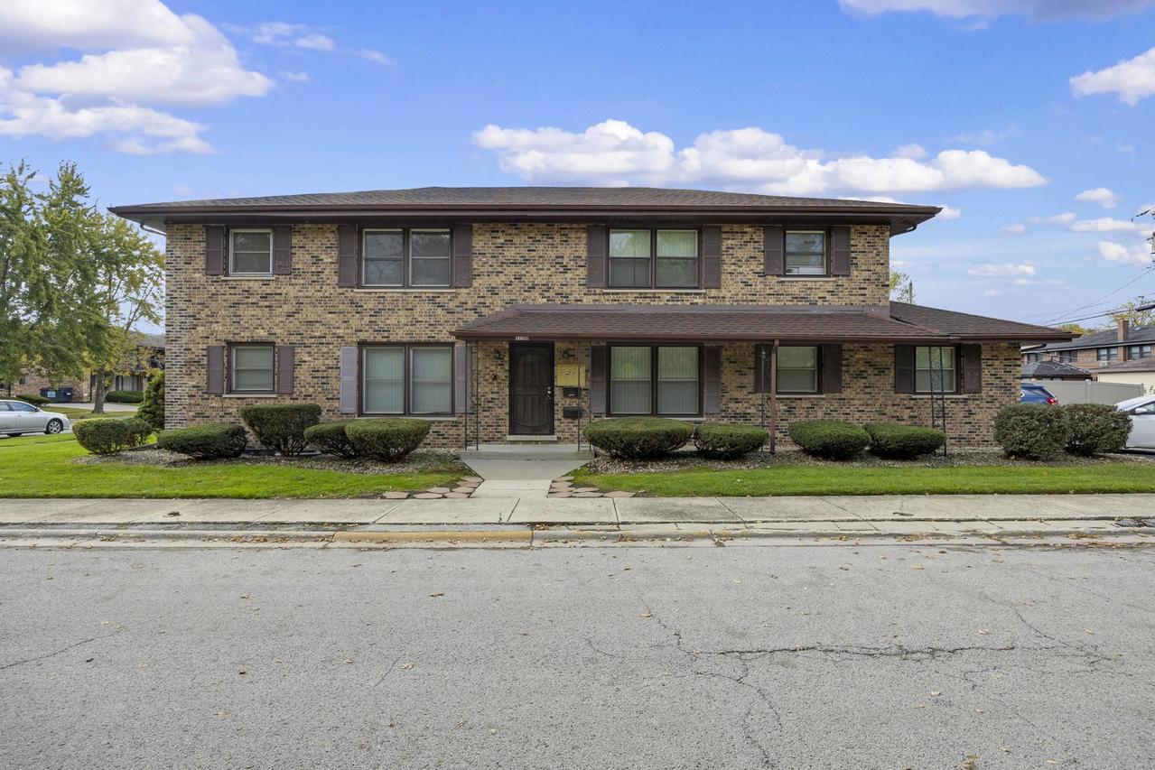 17700 Escanaba Ave., Lansing, IL 60438