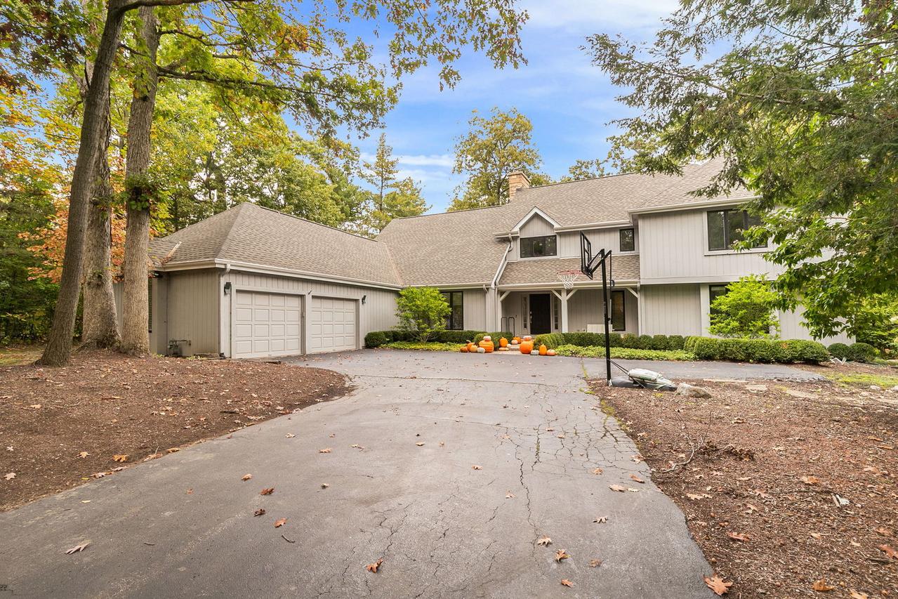 55 Trowbridge Cir., Lake Bluff, IL 60044