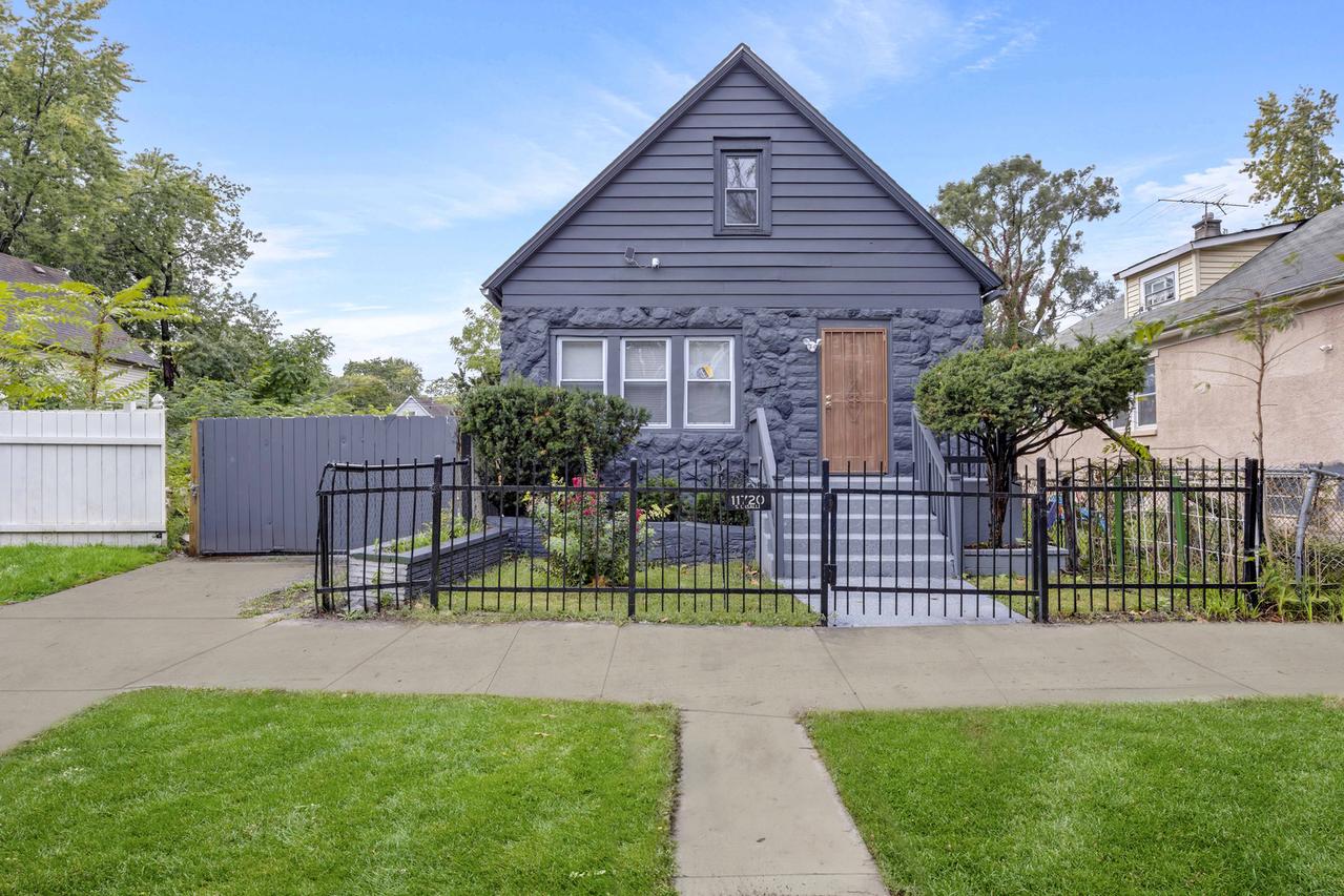 11720 S La Salle St., Chicago, IL 60628