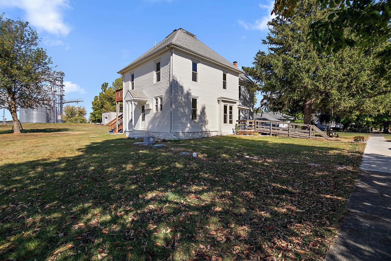 205 E Jeffery St., Cullom, IL 60929