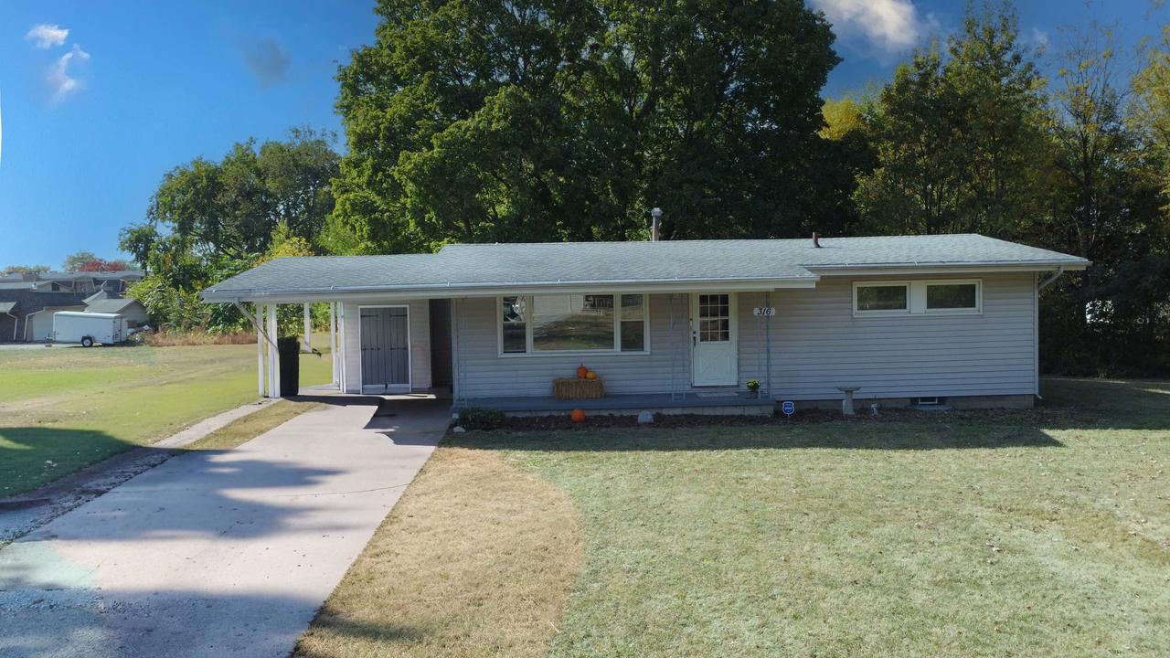 316 N Hartwell St., Gilman, IL 60938