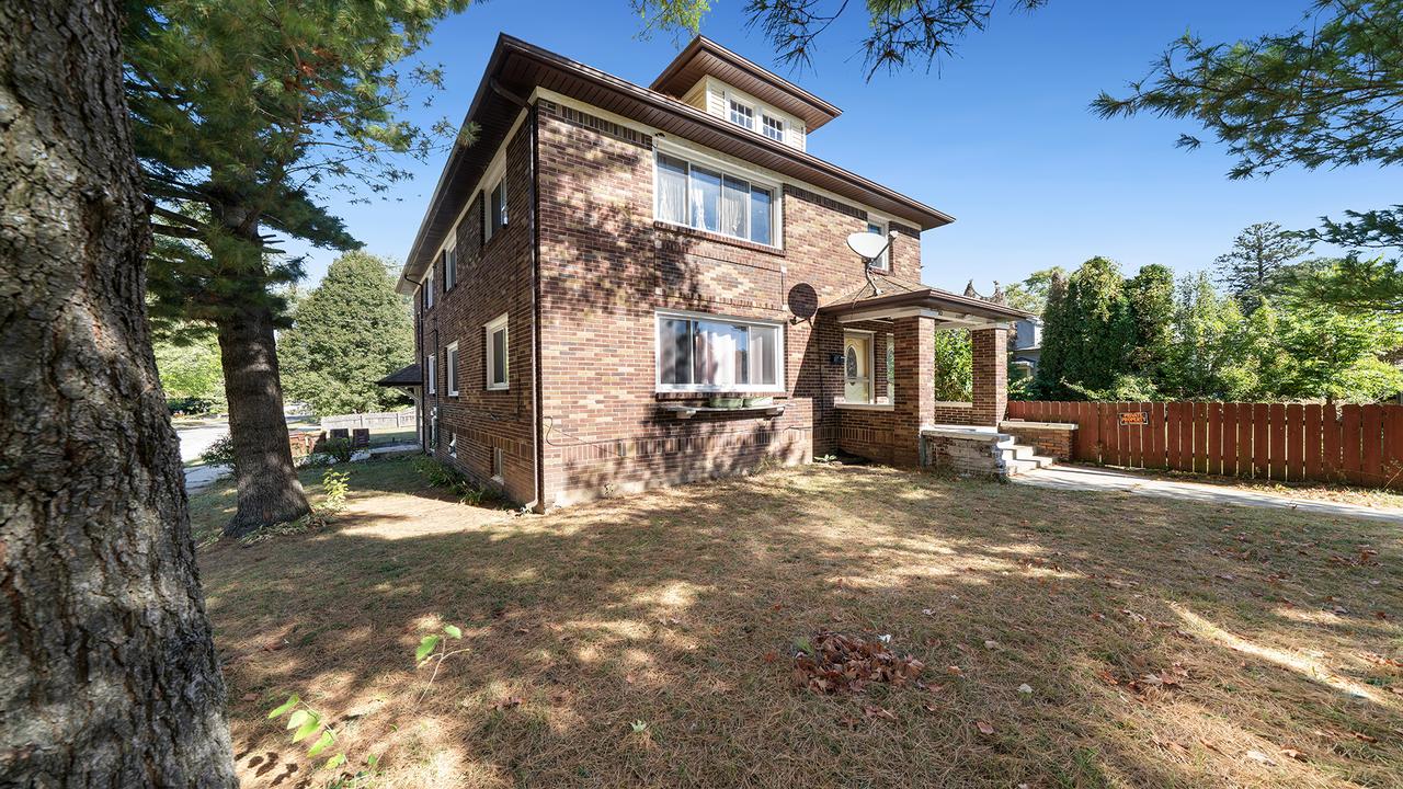 2002 13th Ave., Rockford, IL 61104