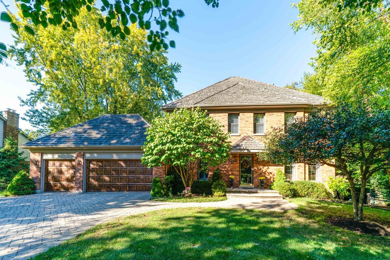 832 Interlaken Ln., Libertyville, IL 60048