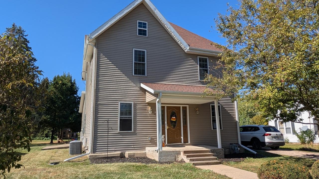 606 S 2nd Ave., Forreston, IL 61030