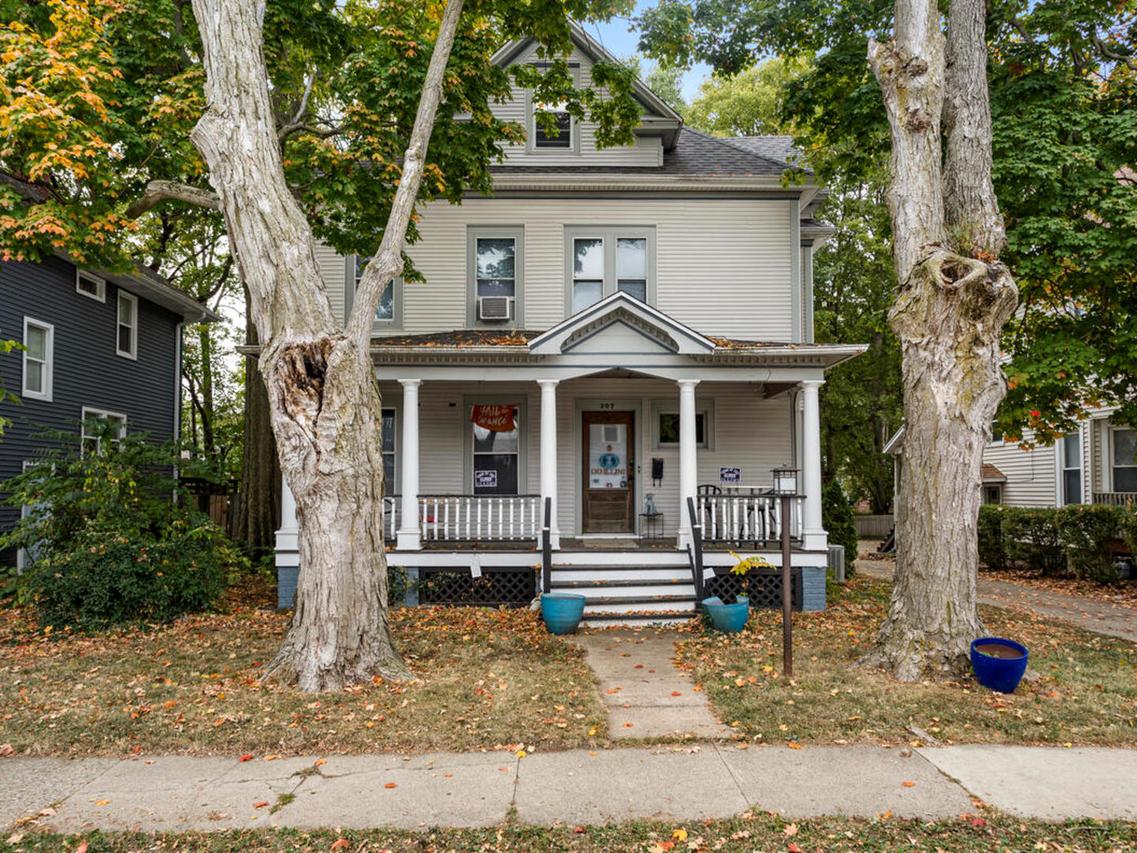 207 W John St., Champaign, IL 61820