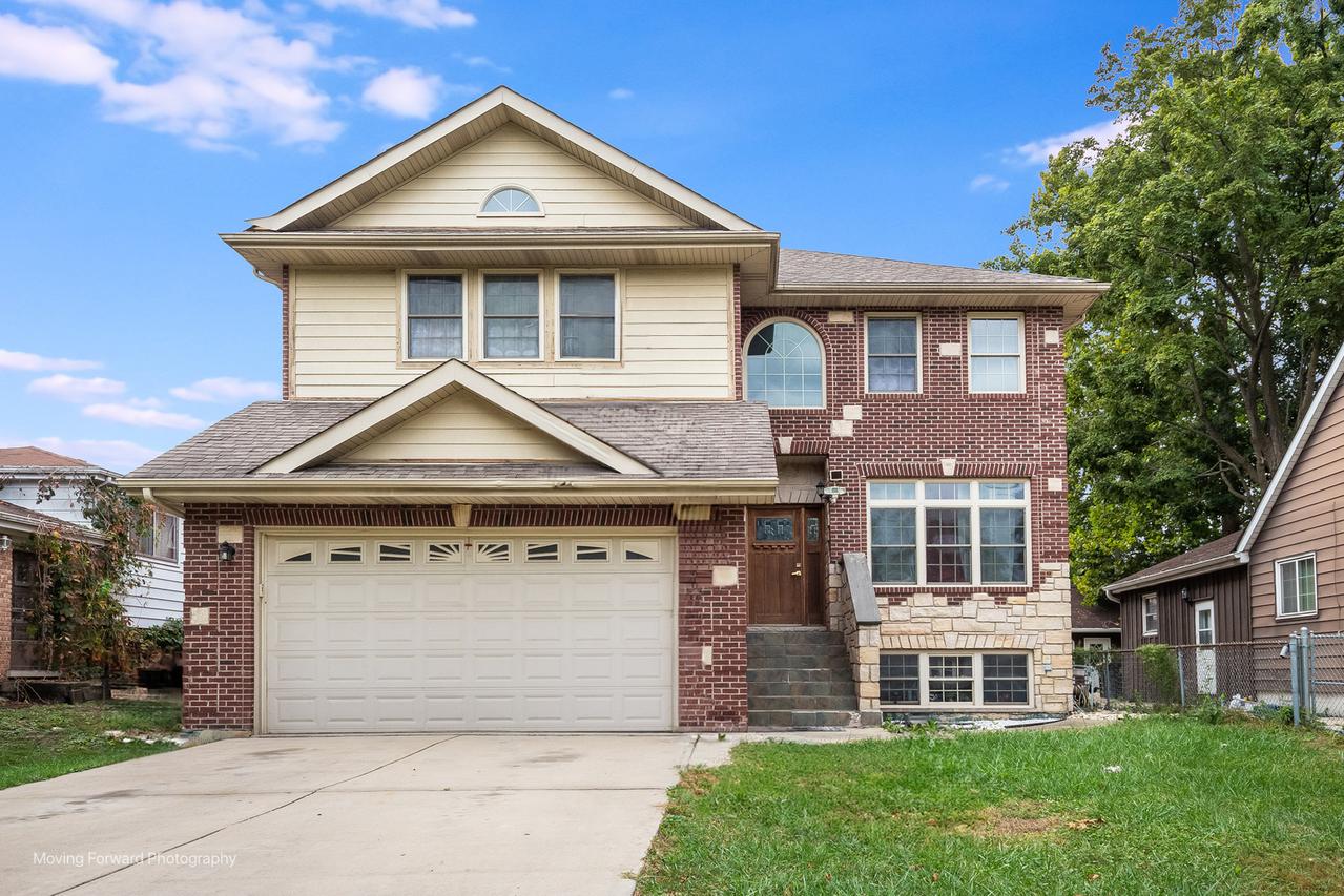 4018 N Grant St., Westmont, IL 60559