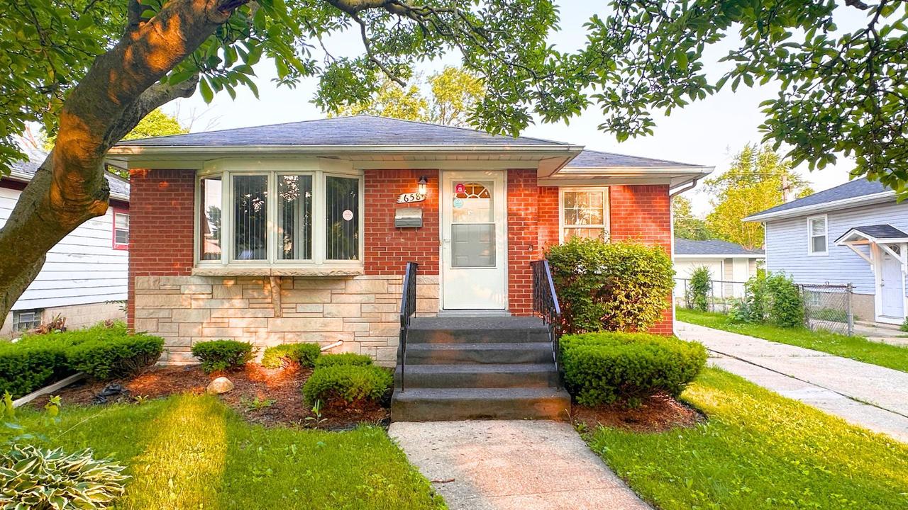 658 Mackinaw Ave., Calumet City, IL 60409