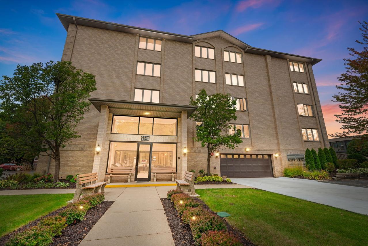 9510 S Kolmar Ave. #406, Oak Lawn, IL 60453