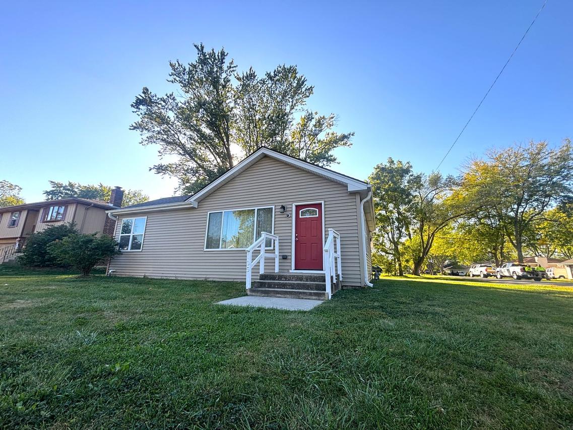 109 Oakleaf Rd., Lake In The Hills, IL 60156