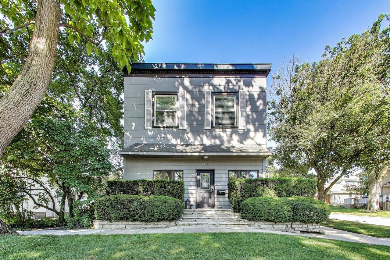 102 S Quincy St., Hinsdale, IL 60521