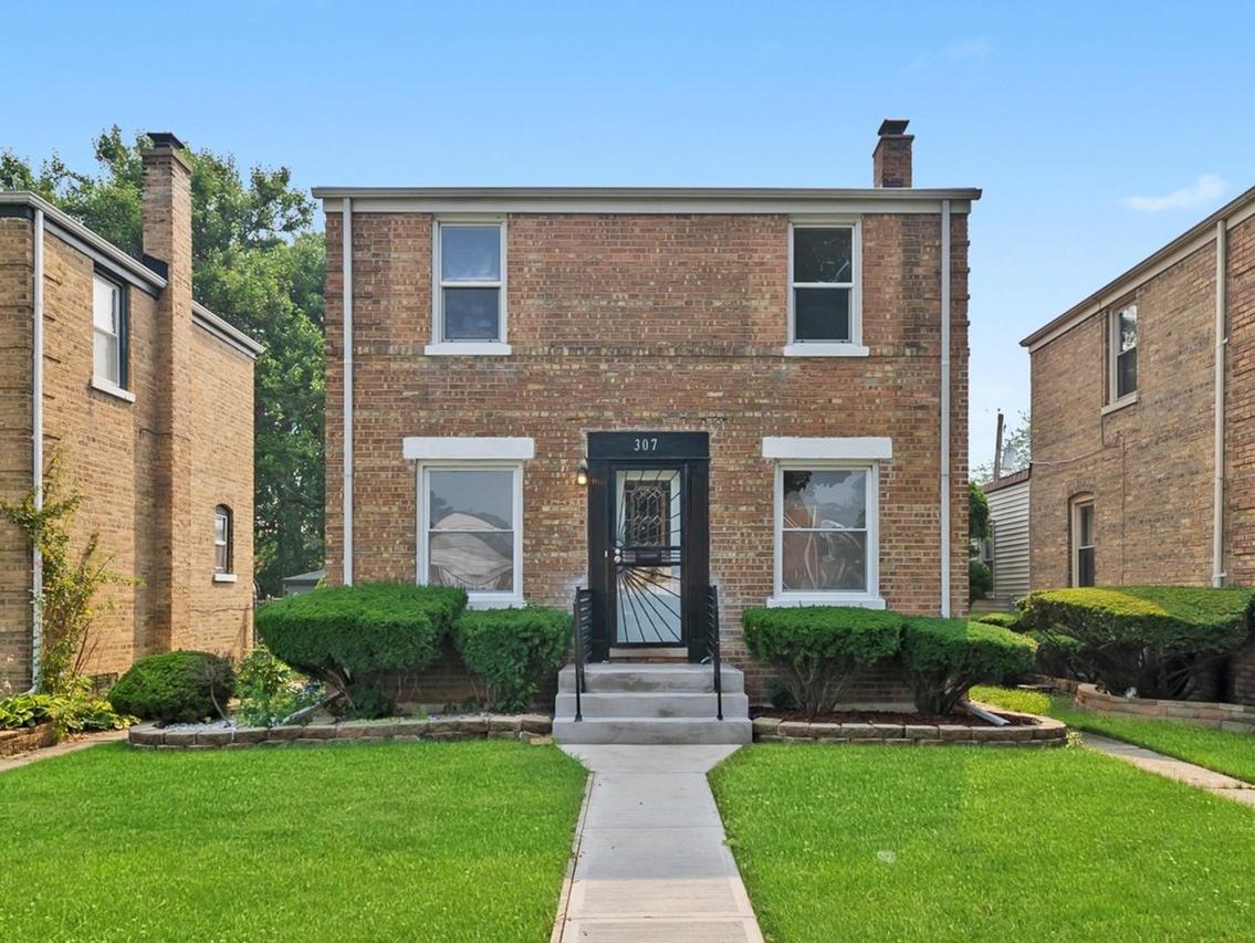 307 Geneva Ave., Bellwood, IL 60104