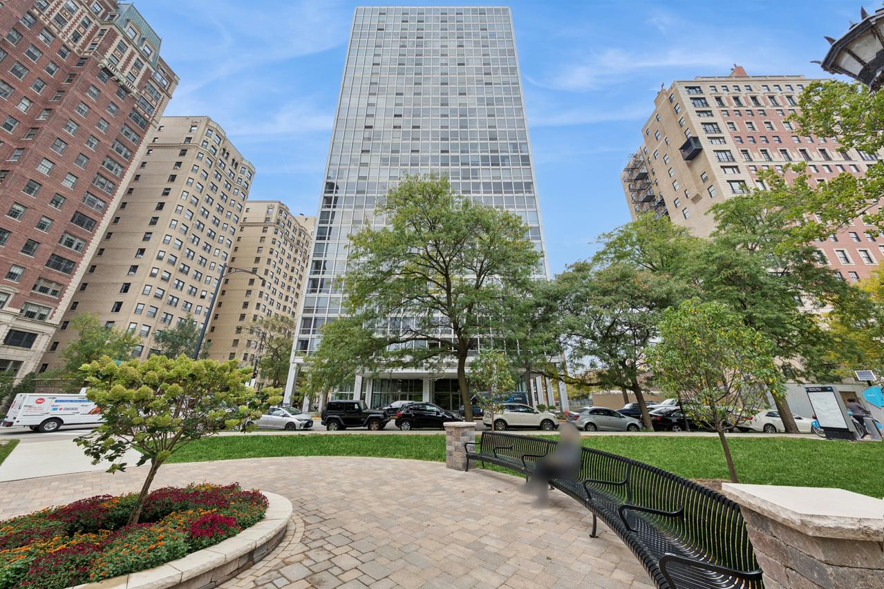 2400 N Lakeview Ave. #1106, Chicago, IL 60614