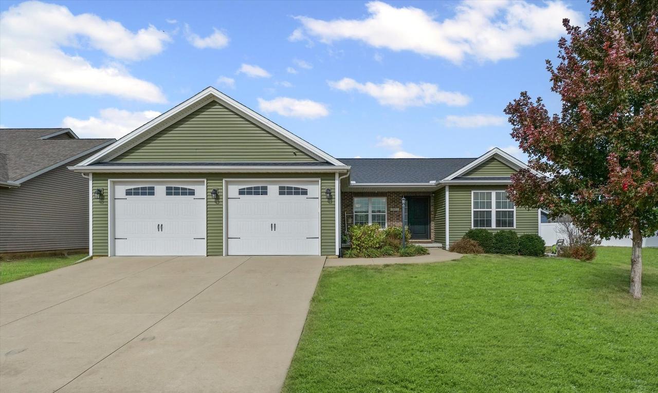 2022 Prairie Grass Ln., Mahomet, IL 61853