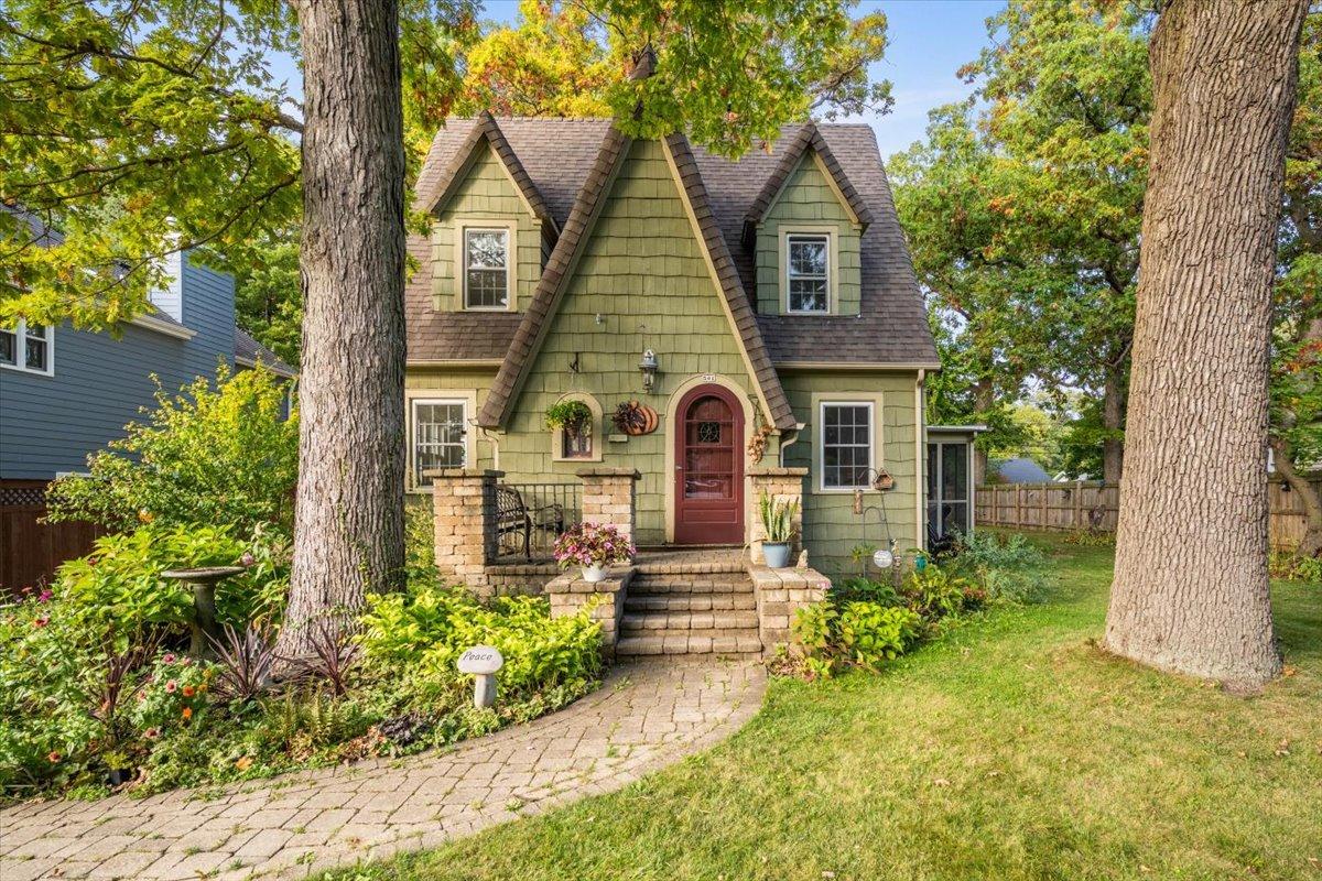 501 Dodson St., Geneva, IL 60134