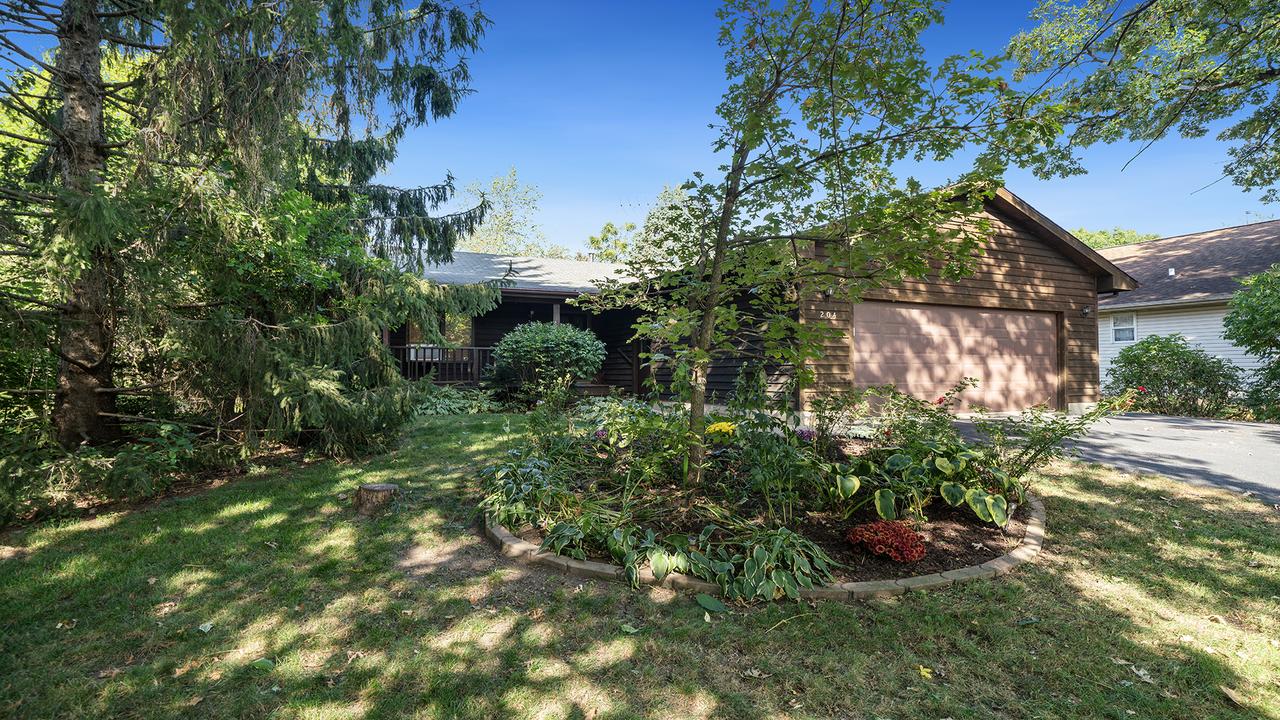 204 SE King Henry Rd., Poplar Grove, IL 61065
