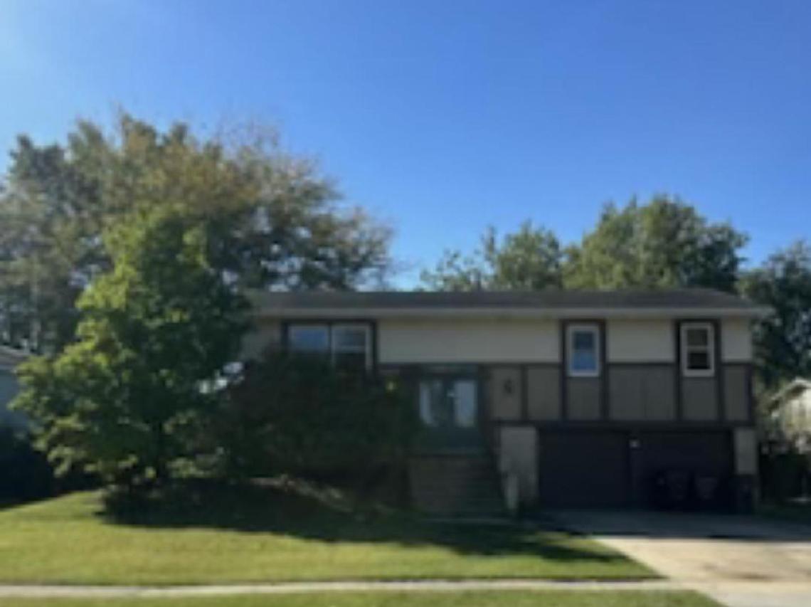 8131 W Evergreen Dr., Frankfort, IL 60423