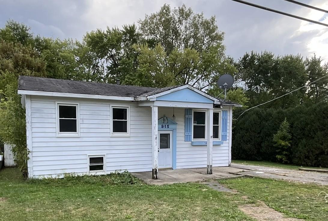 915 Mayfield Dr., Round Lake Beach, IL 60073