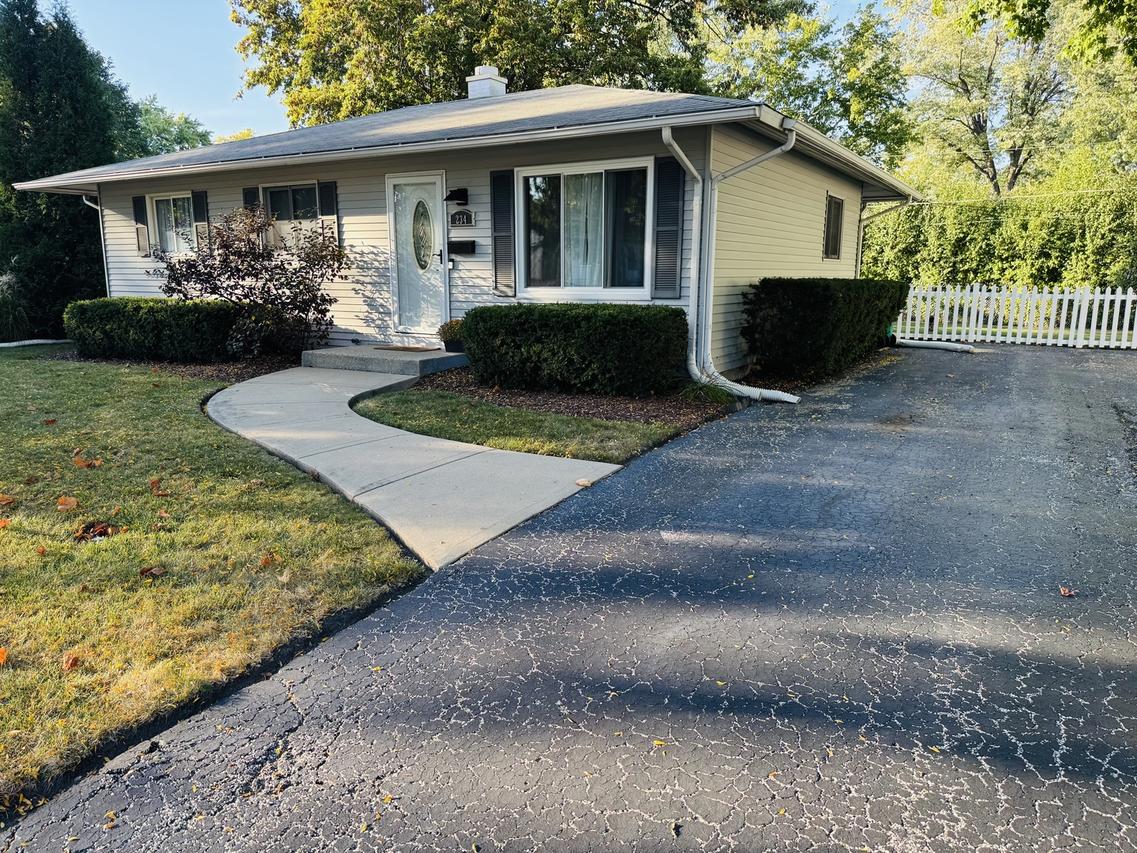 234 Mohawk Tr., Buffalo Grove, IL 60089