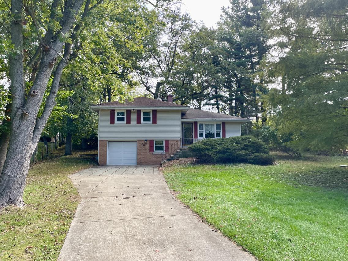 5596 Aspen Dr., St. Anne, IL 60964