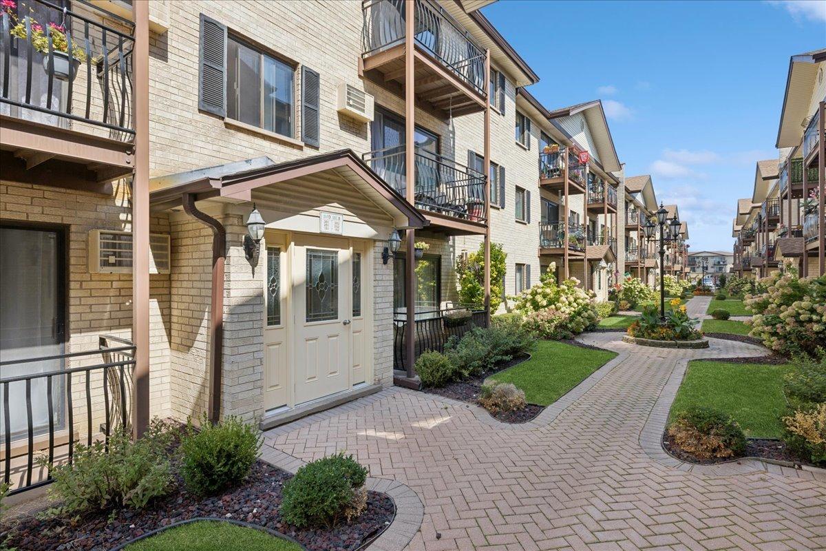 5143 N East River Rd. #152B, Chicago, IL 60656