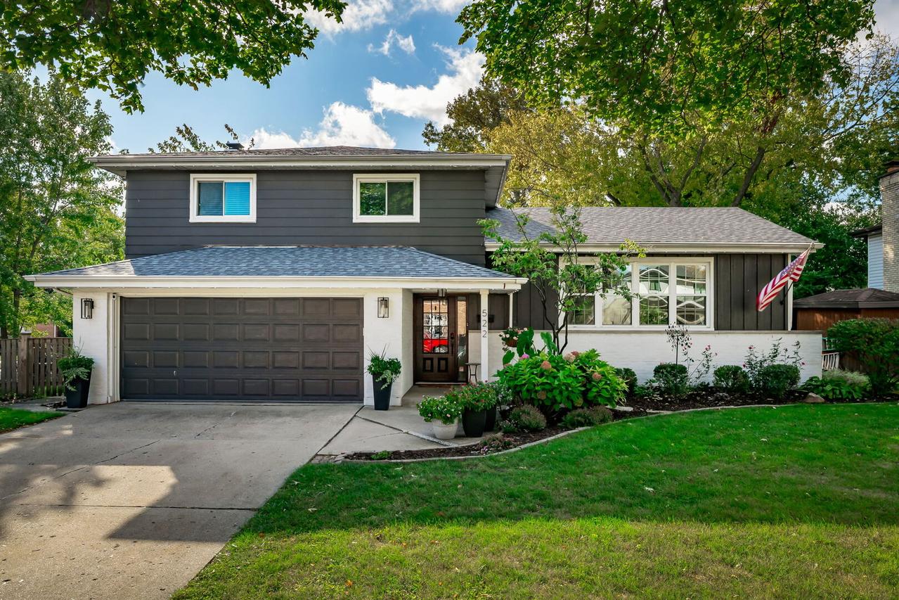 522 E Park Manor Ct., Elmhurst, IL 60126