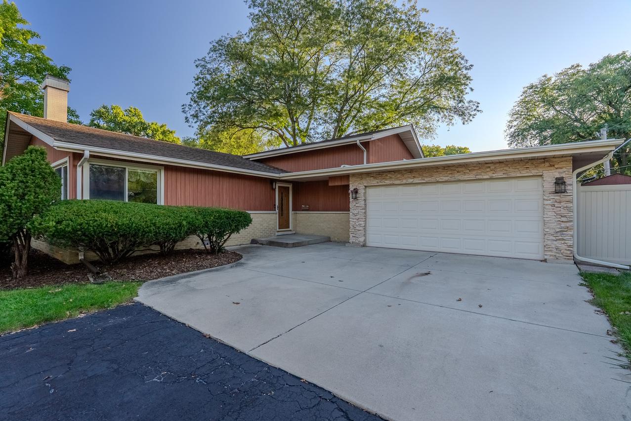 1116 N Westgate Rd., Mount Prospect, IL 60056