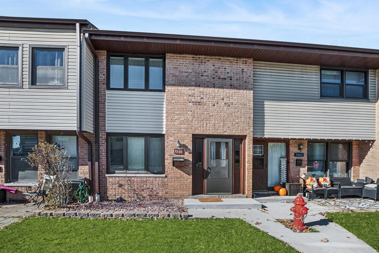 7666 S 88th Ct., Justice, IL 60458