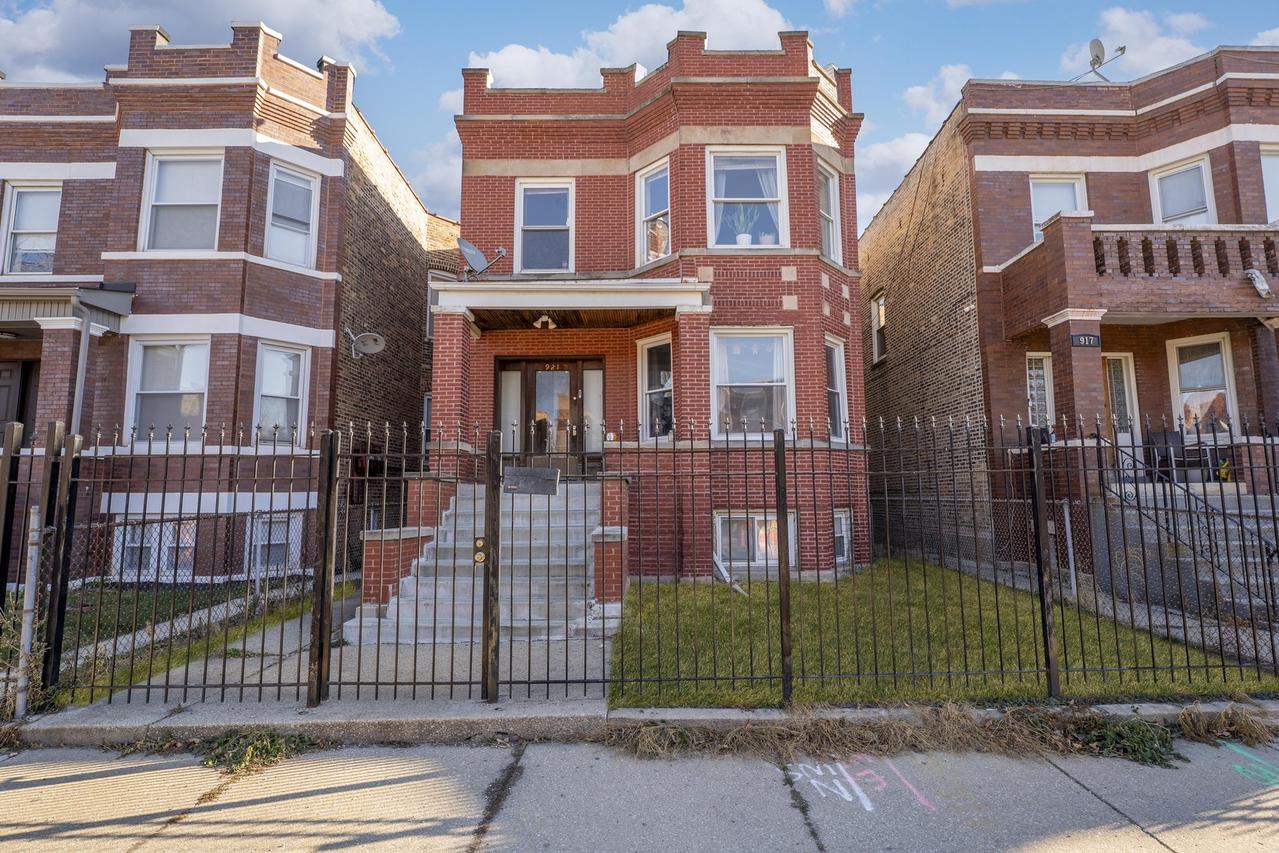 921 N Drake Ave., Chicago, IL 60651
