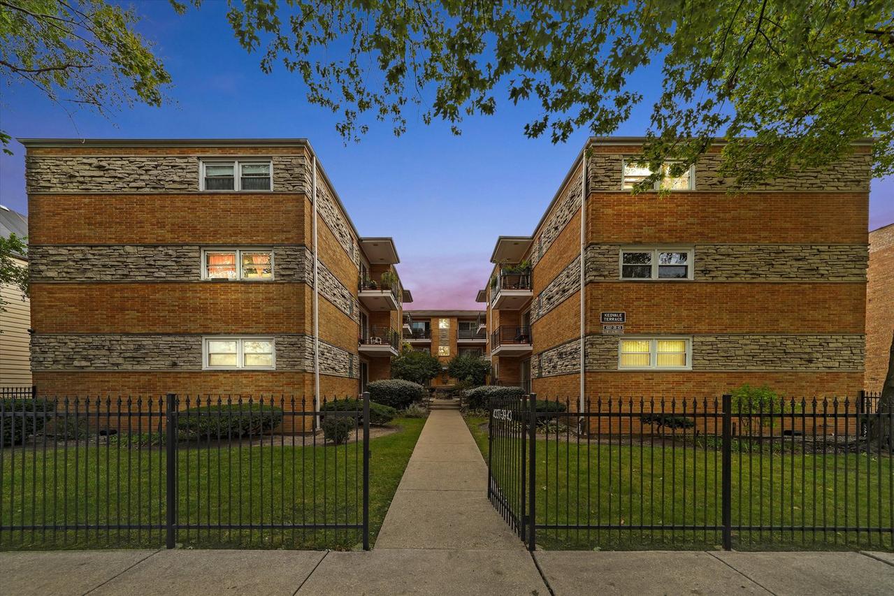 4337 N Kedvale Ave. #2E, Chicago, IL 60641