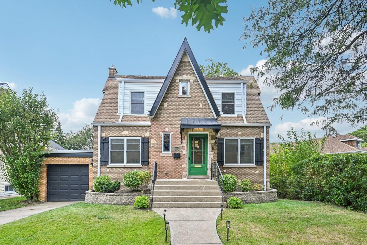 135 Northgate Rd., Riverside, IL 60546