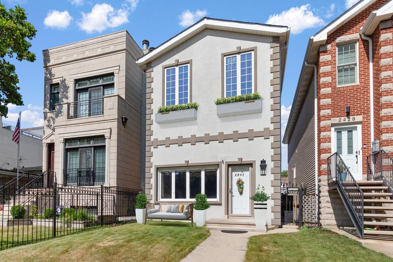 2432 W Ohio St., Chicago, IL 60612