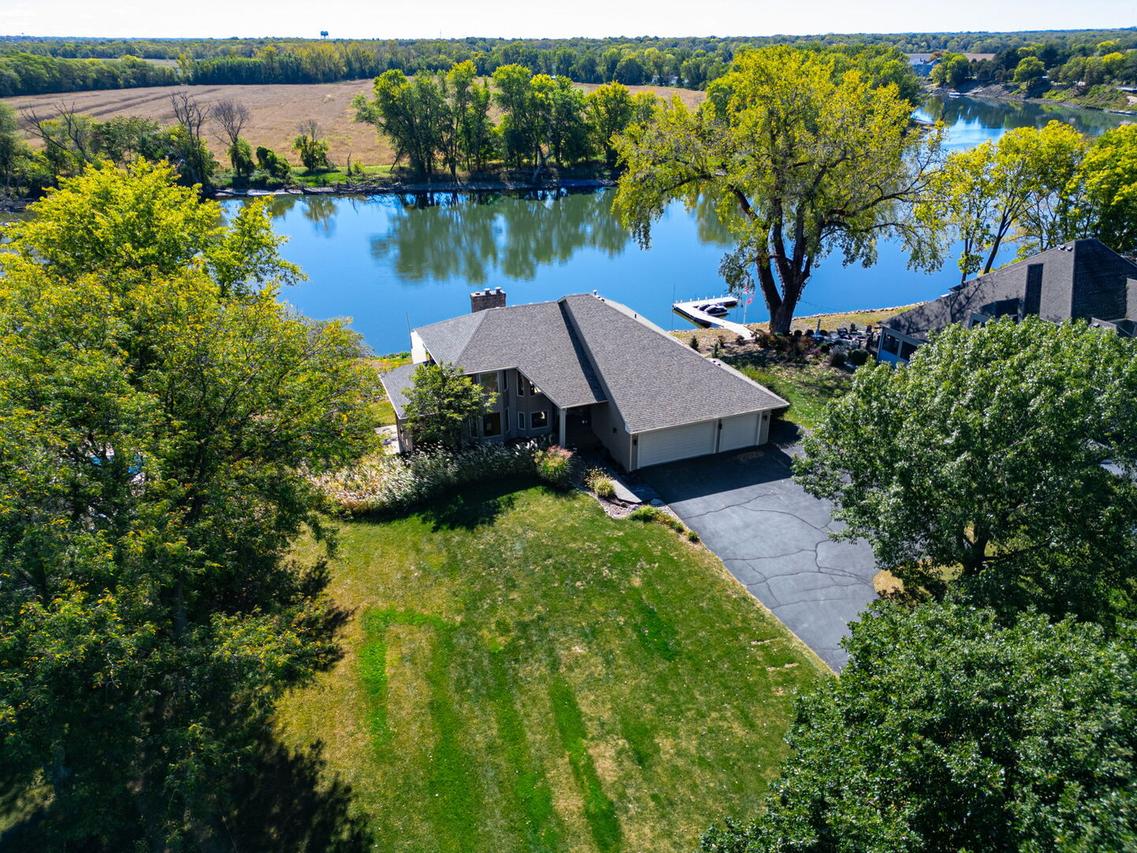 9802 River Bend Dr., Roscoe, IL 61073