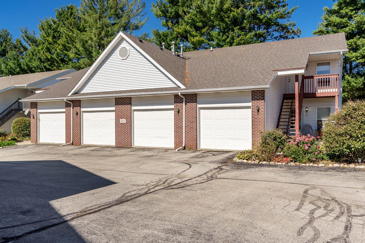 5874 Beechwood Dr. #B, Loves Park, IL 61111