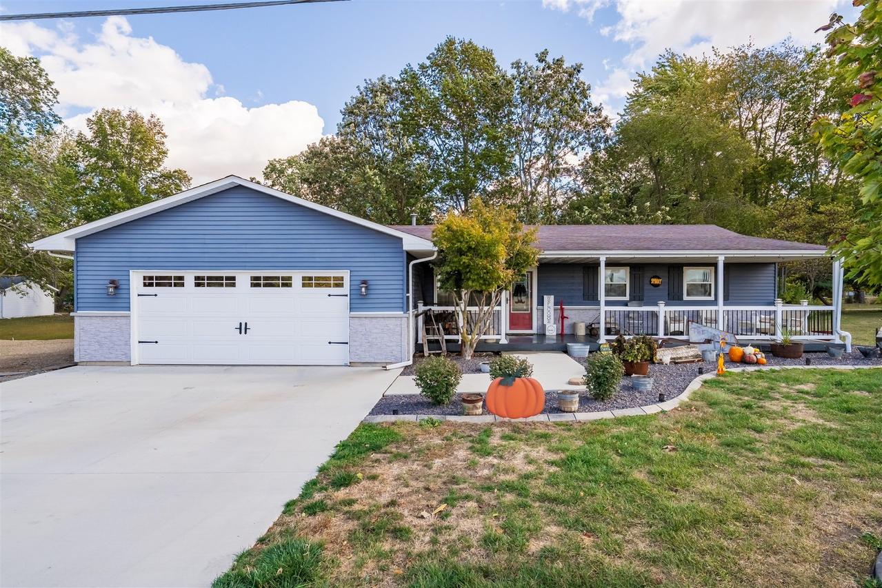 808 S Springlake Rd., Mahomet, IL 61853