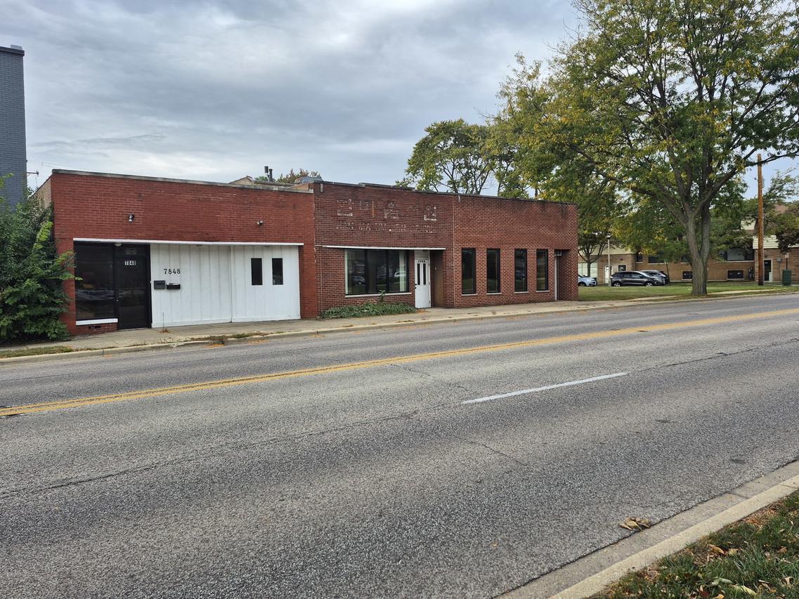 7848 Lincoln Ave., Skokie, IL 60077