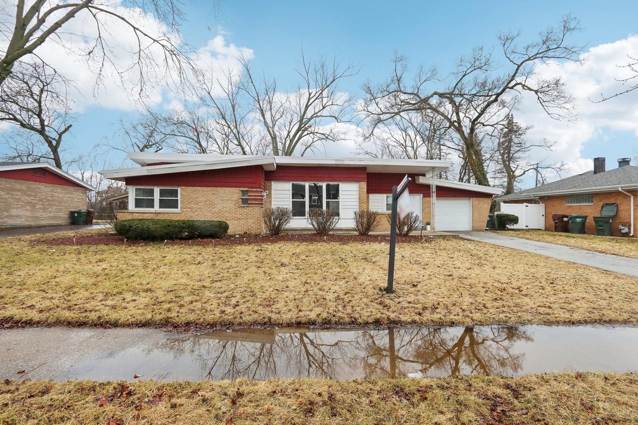 926 Braemar Rd., Flossmoor, IL 60422