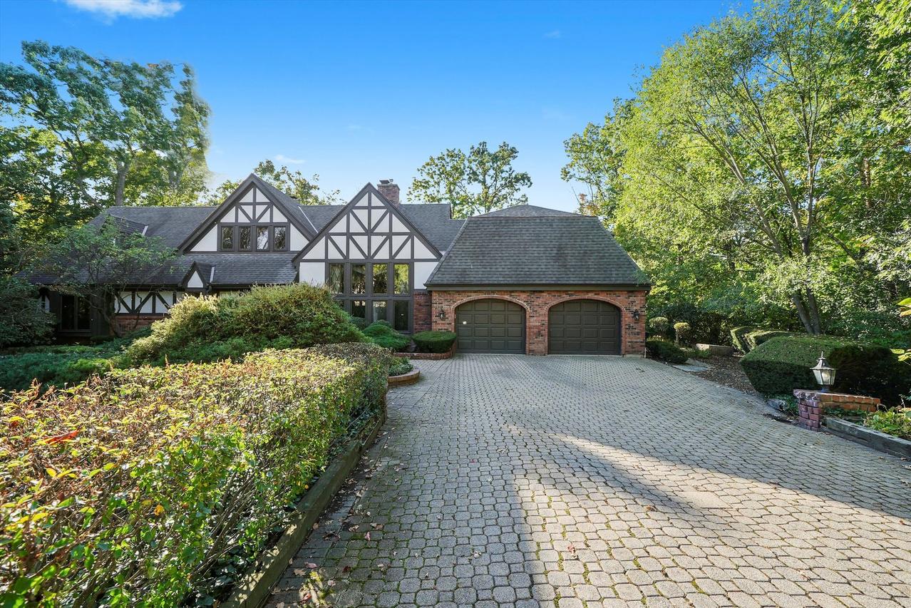 23W121 Kings Ct., Glen Ellyn, IL 60137