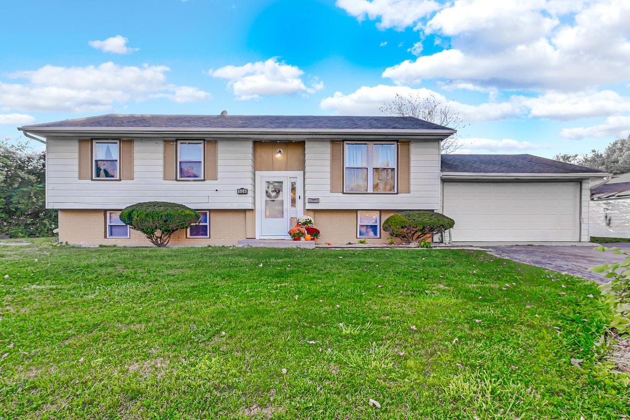 126 N Pine Ln., Glenwood, IL 60425