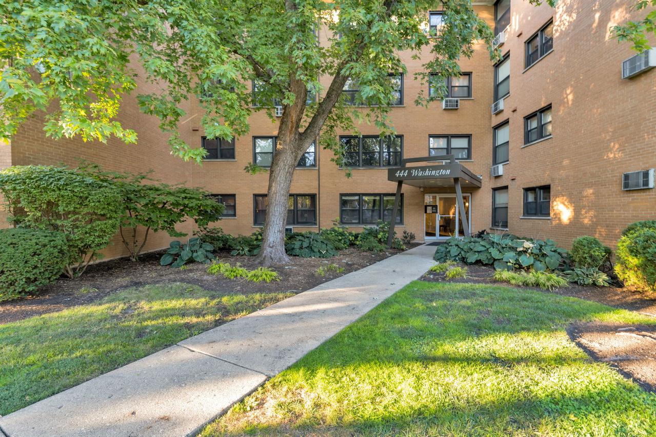 444 Washington Blvd. #404, Oak Park, IL 60302