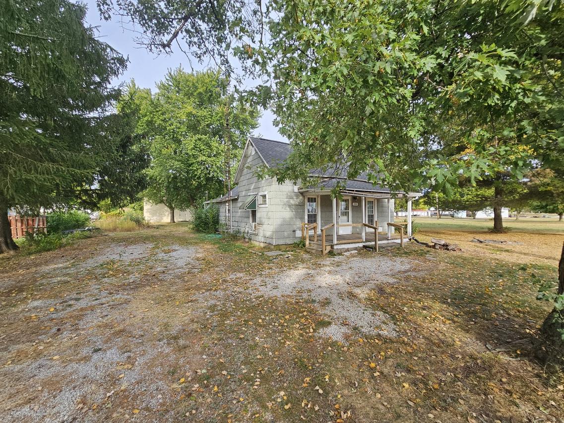 208 S Main St., Broadlands, IL 61816