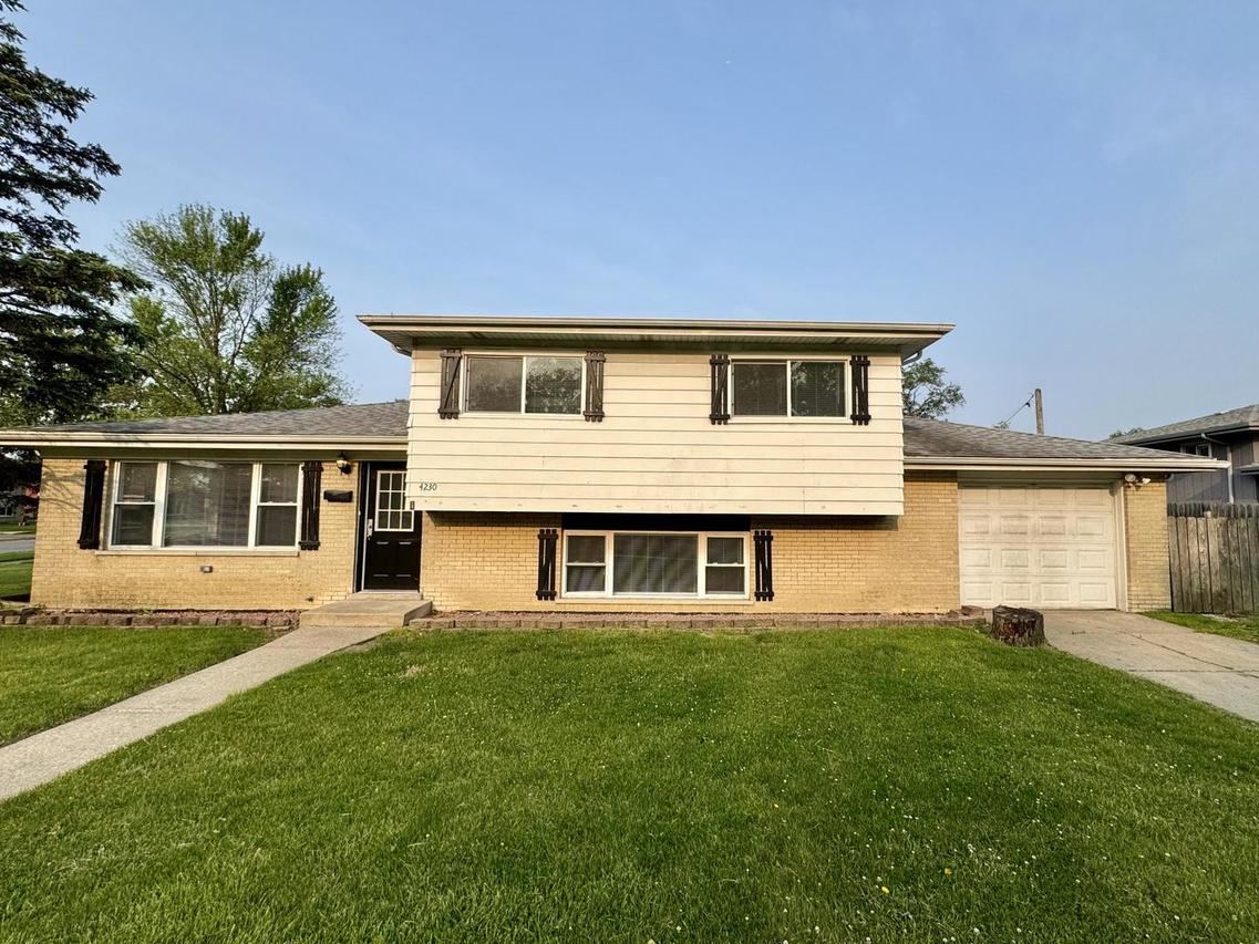 4230 Barry Ln., Oak Forest, IL 60452