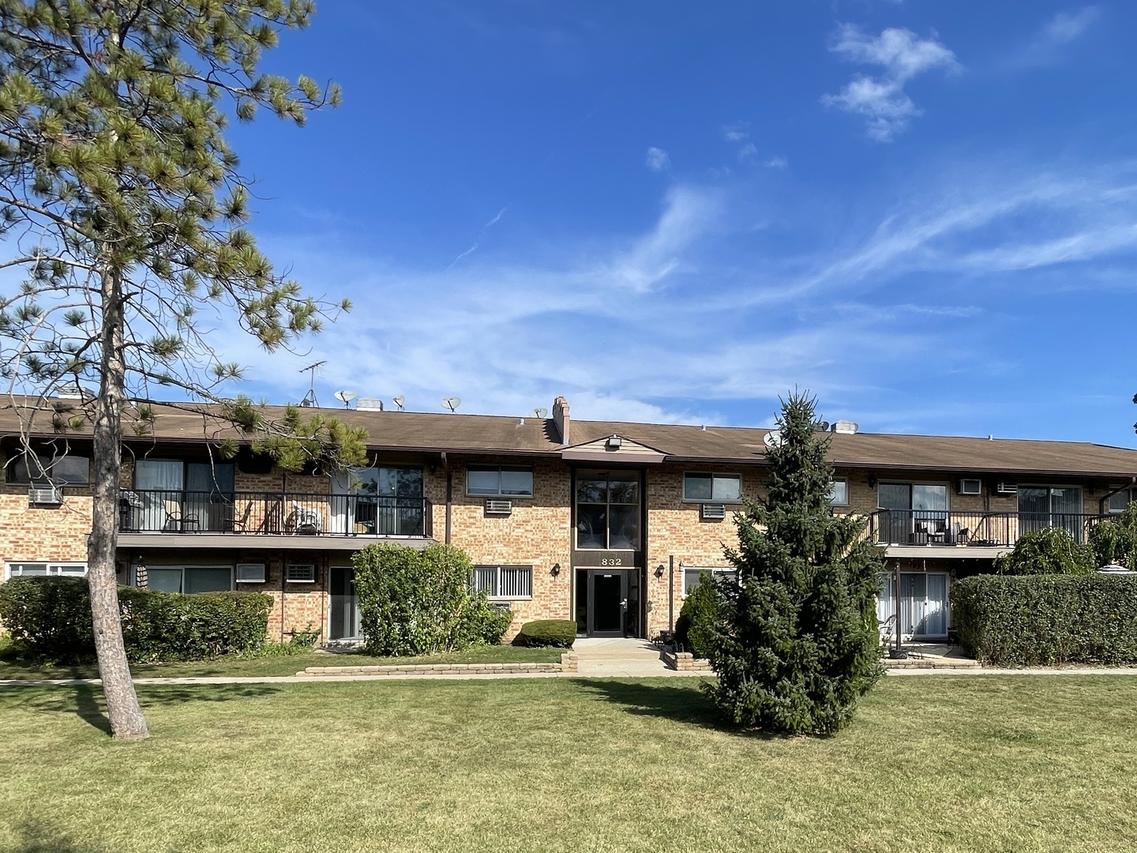 816 E Old Willow Rd. #110, Prospect Heights, IL 60070