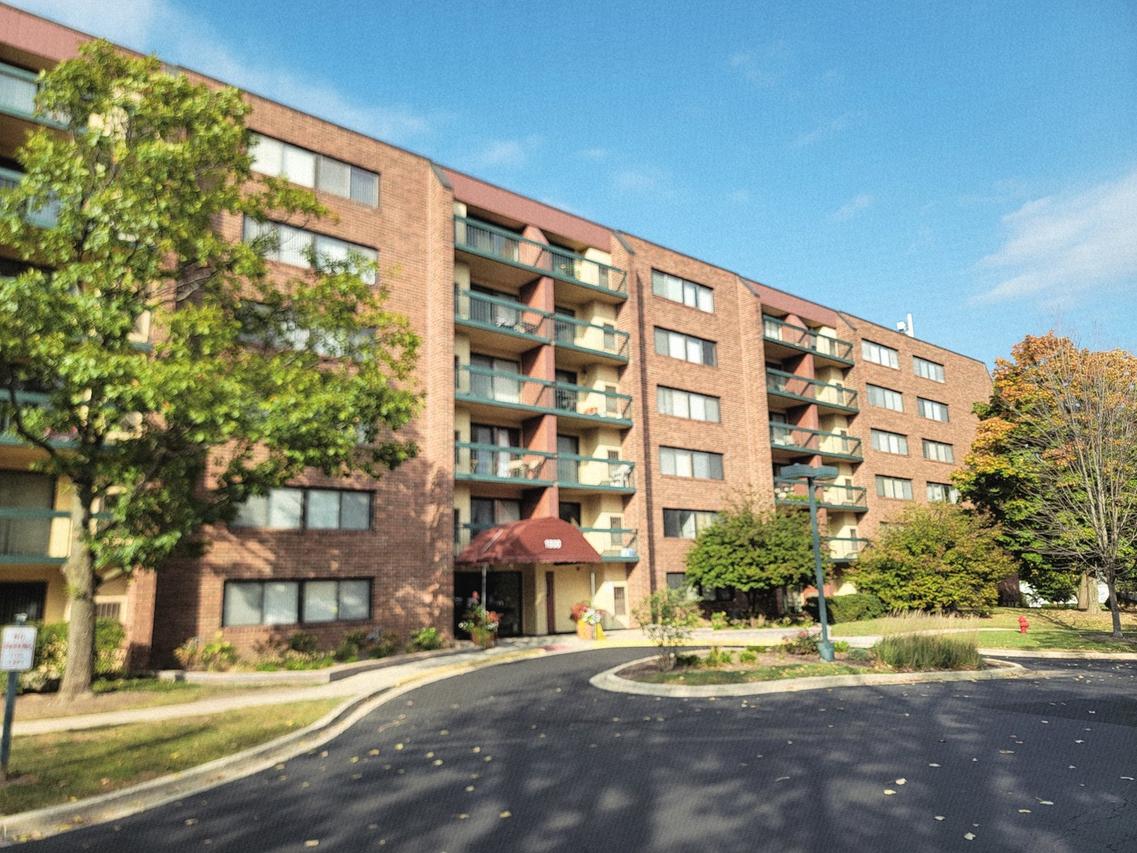 1800 Huntington Blvd. #AE615, Hoffman Estates, IL 60169