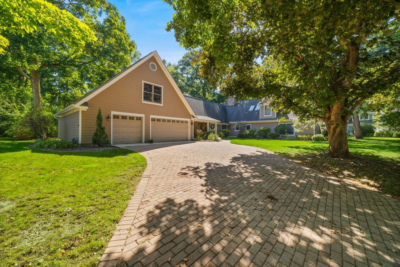 39 Wiltshire Dr., Lincolnshire, IL 60069