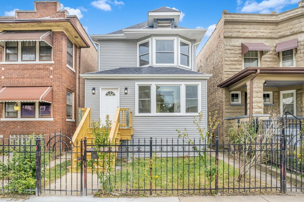 821 N Lockwood Ave., Chicago, IL 60651