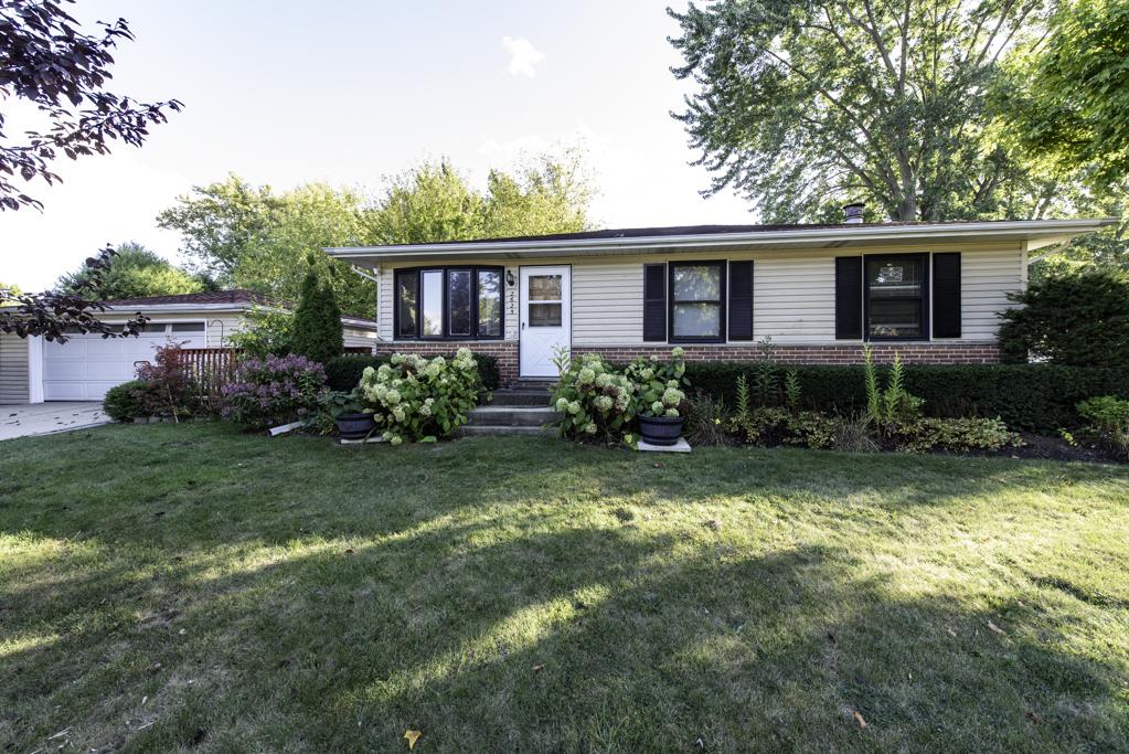 2625 Vercoe Ave., Waukegan, IL 60087