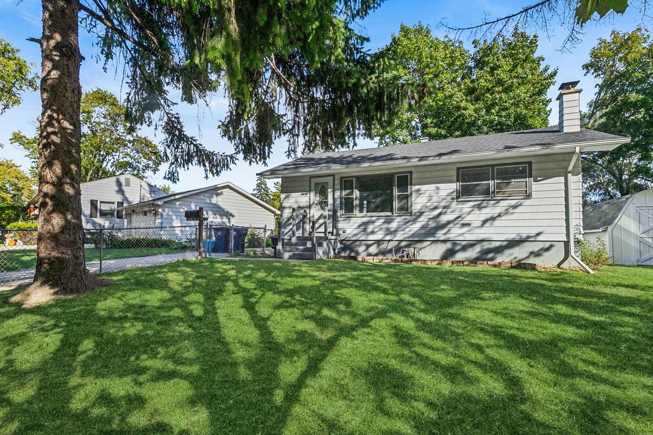 1913 Chippewa Rd., Waukegan, IL 60087