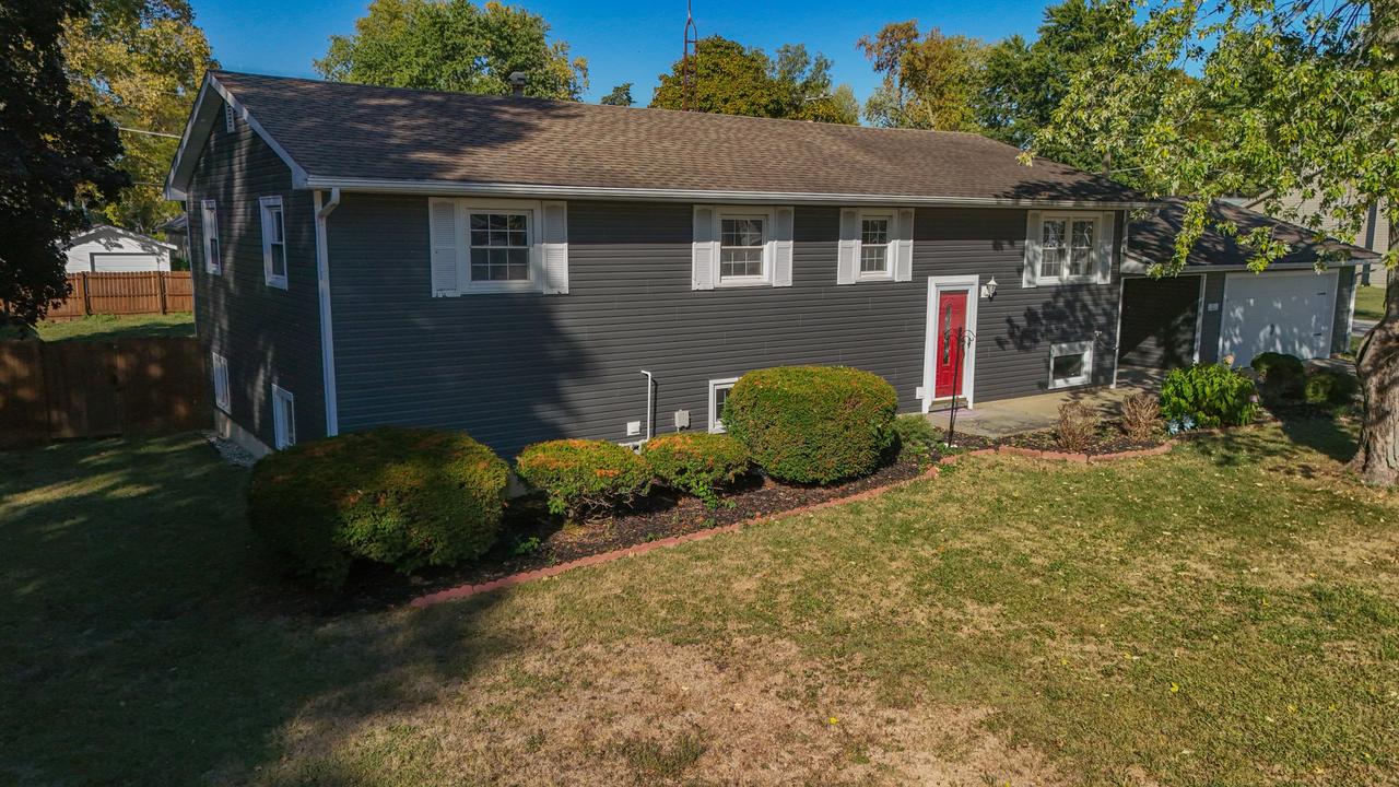 102 W Douglas St., St. Joseph, IL 61873
